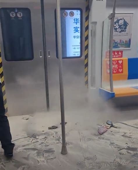 地铁站台充电宝爆炸