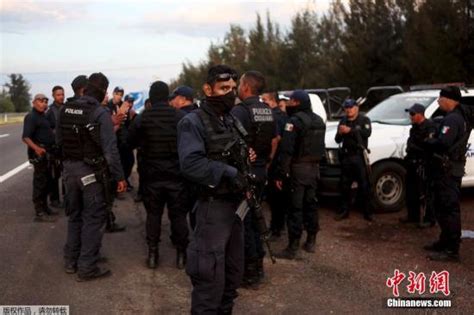 墨西哥警方与毒贩交火11人死亡