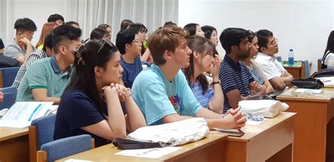 外国人在中国读大学参加考试