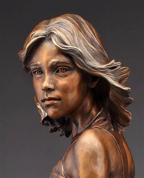 女人写实头像雕塑