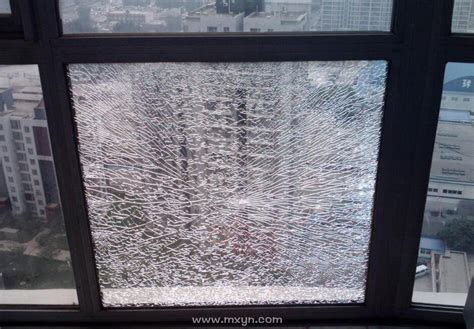 女人梦见窗户玻璃碎了