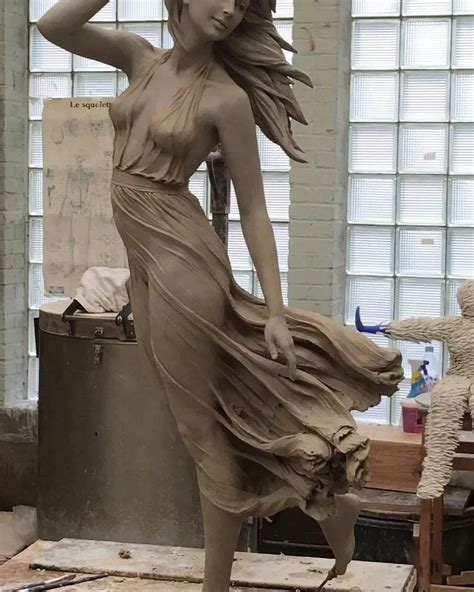好看的女人雕塑