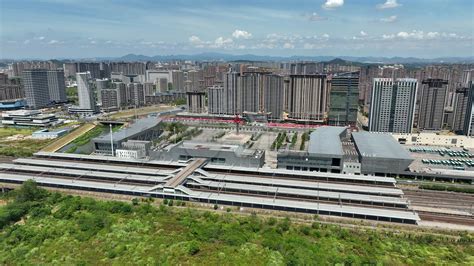 宜春高铁站和火车站在一起吗
