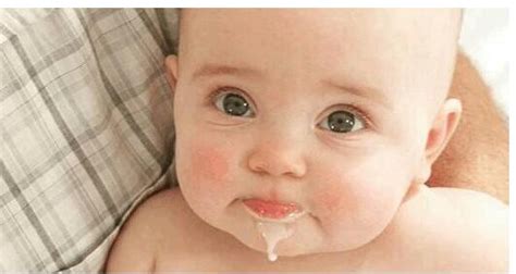 宝宝吃奶后吐奶怎么回事