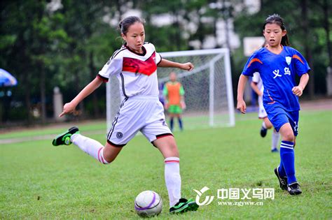 小学生女子足球比赛视频