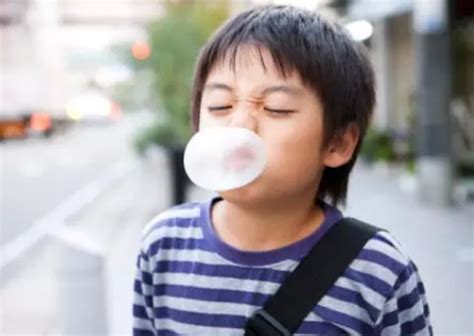 小孩误吞口香糖会致死吗