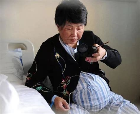 山东枣庄67岁产女后续