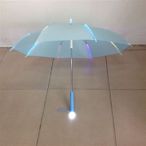 带led灯的雨伞怎么充电