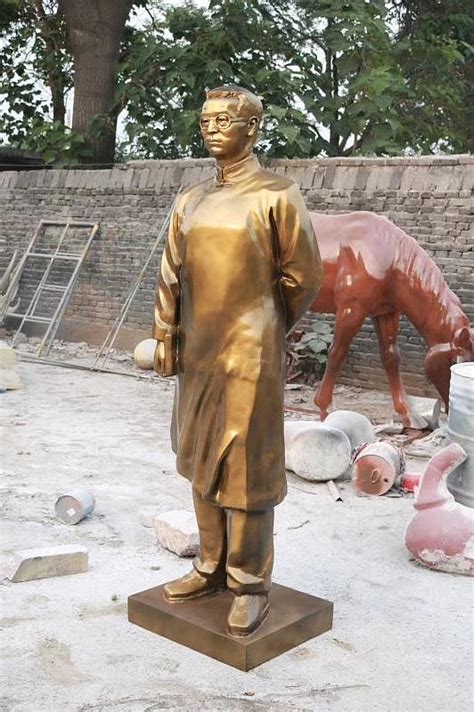 广东玻璃钢人像雕塑维修翻新