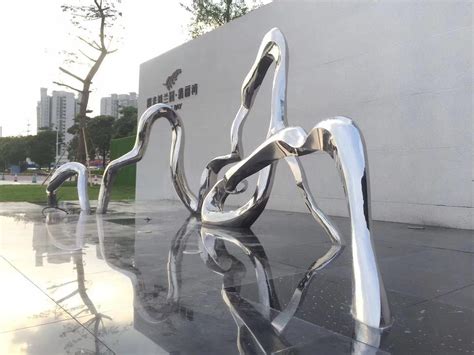 广州番禺镜面不锈钢雕塑