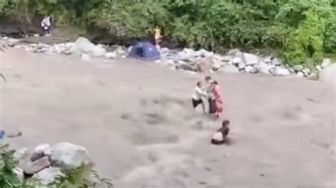 彭州山洪伤亡几个小孩