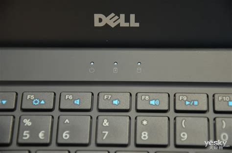 戴尔5493电脑键盘会亮吗