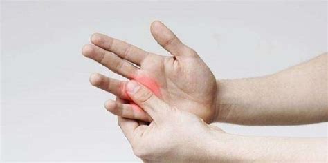手指关节疼啥原因