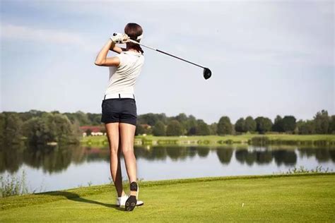 打高尔夫的女人一般是什么人