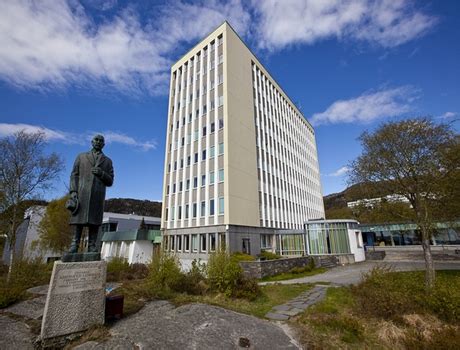 挪威经济学院和挪威商学院