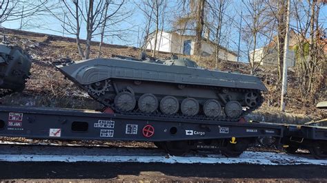 捷克用火车向乌运送坦克最新消息