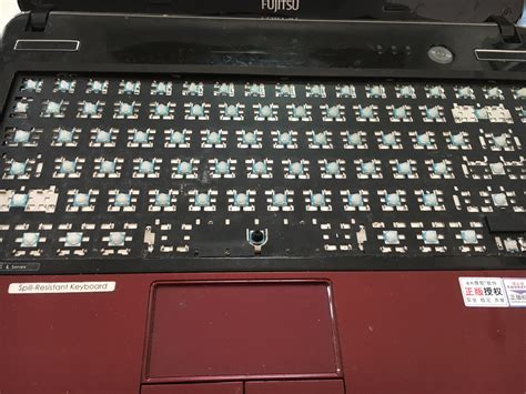 整块笔记本电脑键盘清理