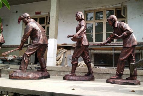 新疆玻璃钢雕塑制作