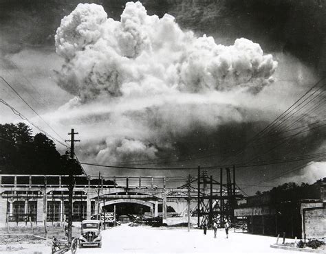 日本原子弹爆炸后的真实视频