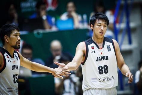 日本篮球运动员张本天杰
