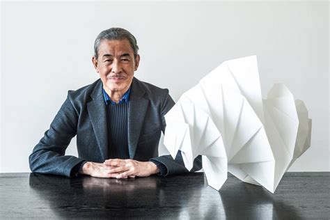 日本设计师三宅一生逝世