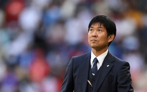 日本队输球后下跪道歉