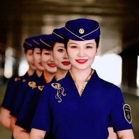 朝鲜乘务员的照片