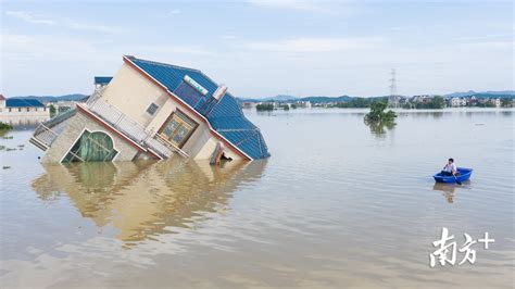 村子发洪水救援