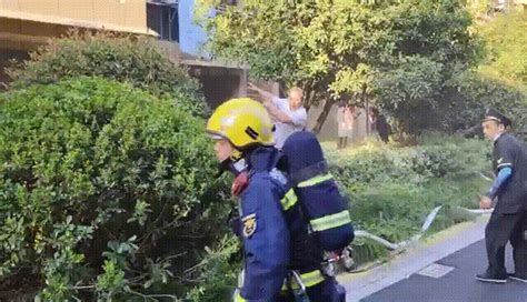 杭州居民充电器没拔引起火灾