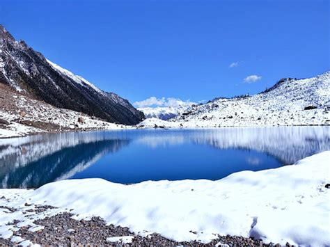 梅里雪山冰湖