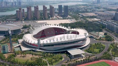 武汉体育中心体育馆武汉最大吗