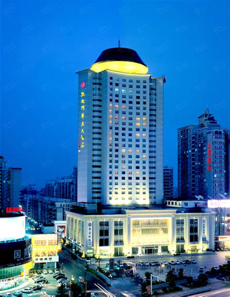 武汉华天大酒店是哪个区