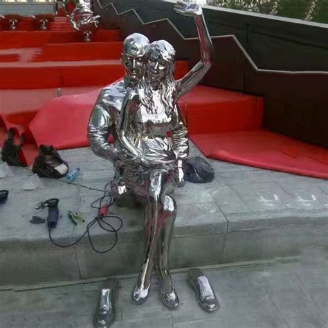 武汉大型不锈钢人物雕塑定做