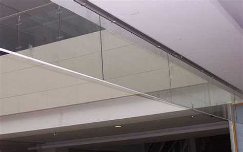 江苏商场夹丝玻璃是钢化的吗