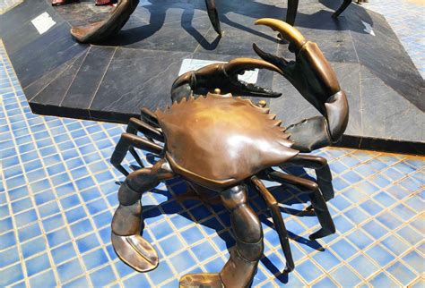 沙滩大螃蟹雕塑