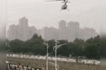 河北某小区用直升机撒红包