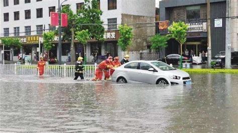 河南5地遭洪水侵袭正在直播