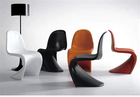 波顿设计的塑料椅