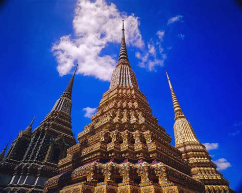 泰国可以摸到云朵的寺庙