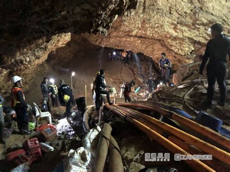 泰国足球队被困洞穴