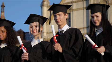 海外留学生毕业认证要20万