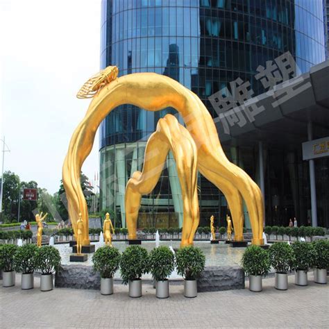 淄博玻璃钢广场雕塑价格