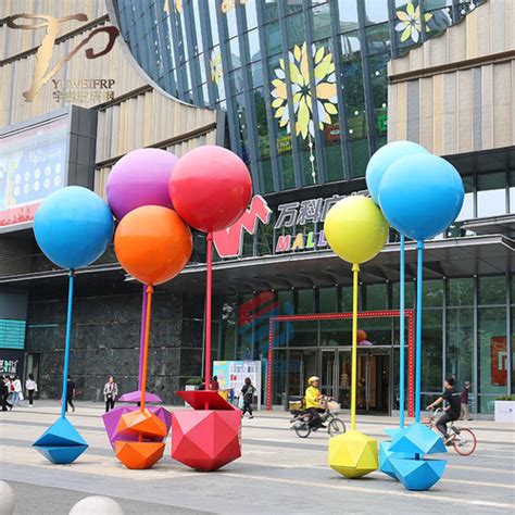 深圳商业街玻璃钢雕塑定制