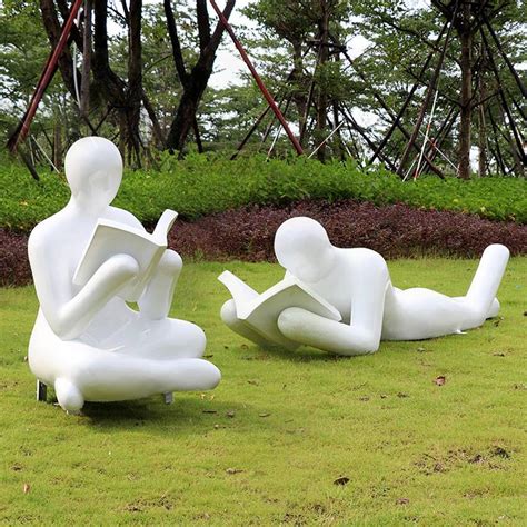 深圳景观玻璃钢人物雕塑