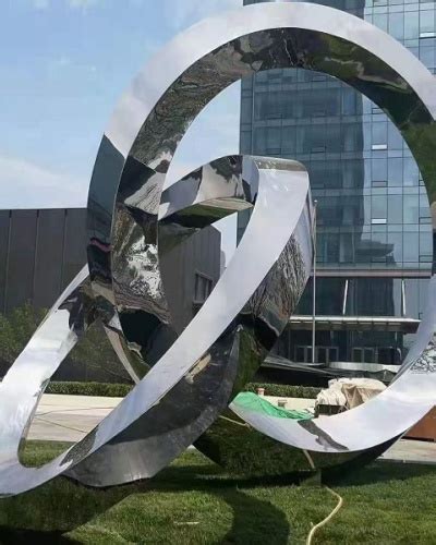 深圳玻璃钢雕塑修复