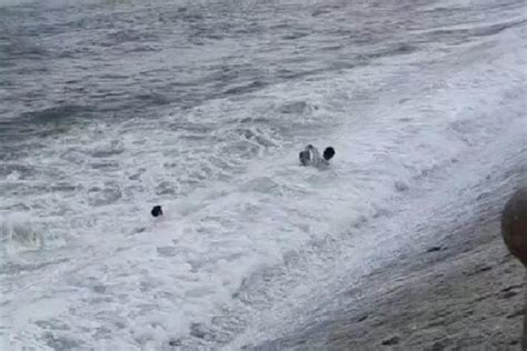 游客在海边游玩遇难