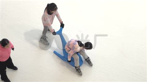 溜冰怎么倒溜视频