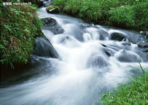 溪水流水自然图片