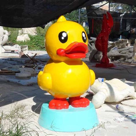 玻璃钢卡通大黄鸭子造型雕塑