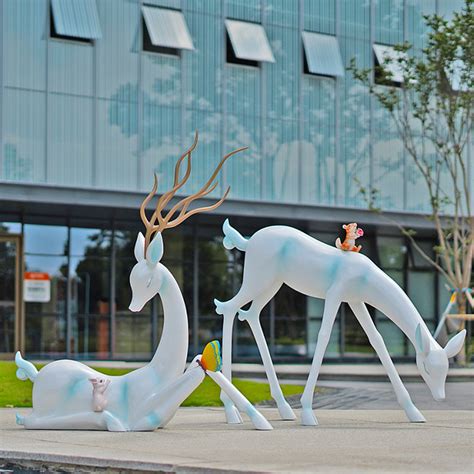 玻璃钢彩色鹿雕塑